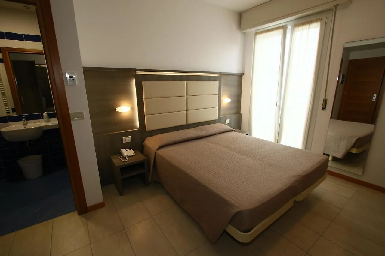 Hotel Boom Rimini 3*,